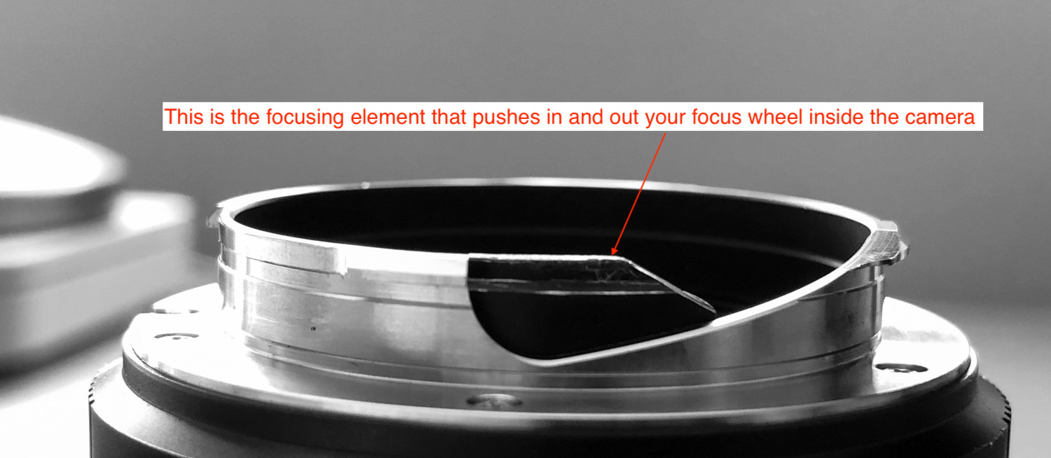 Focusing element of Leica 90 APO
