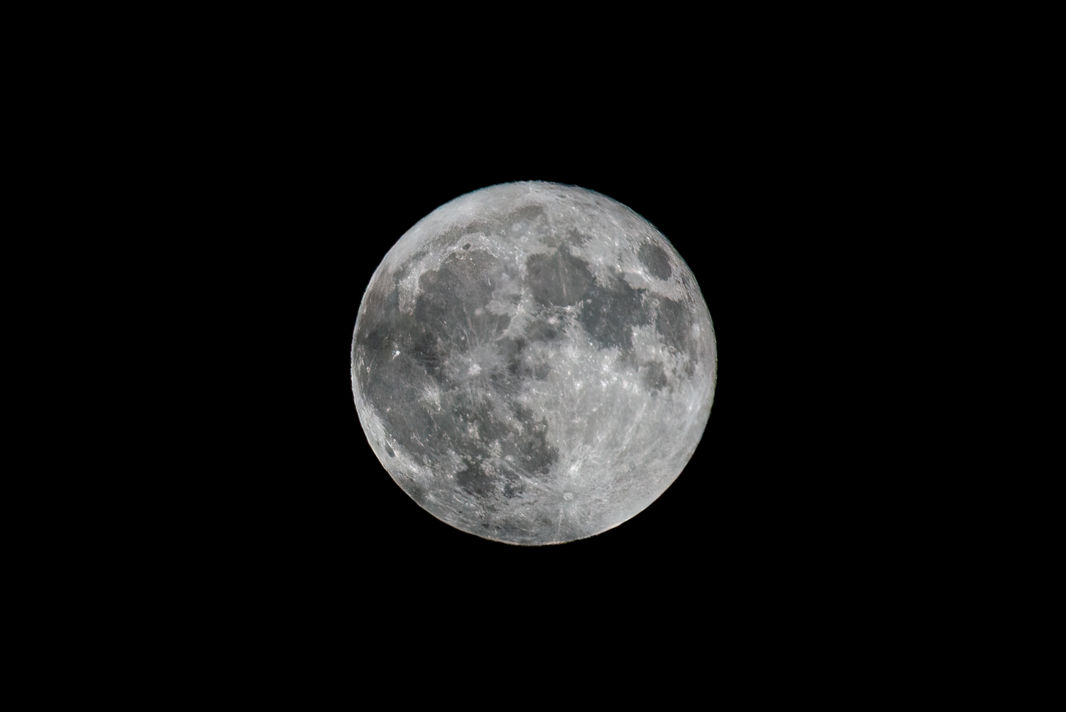 Moon shot with Leica 2x APO Extender