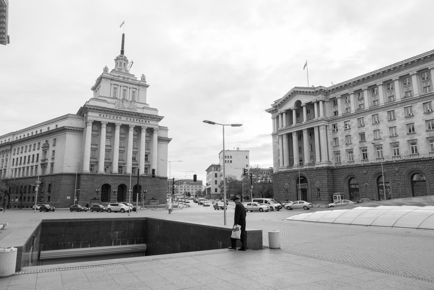 capturing buildings with Leica D-Lux 109