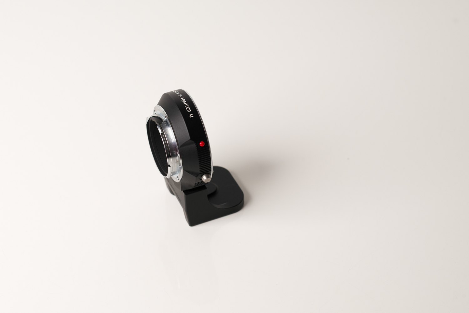 Leica M to R adapter that needs to be used with R lenses