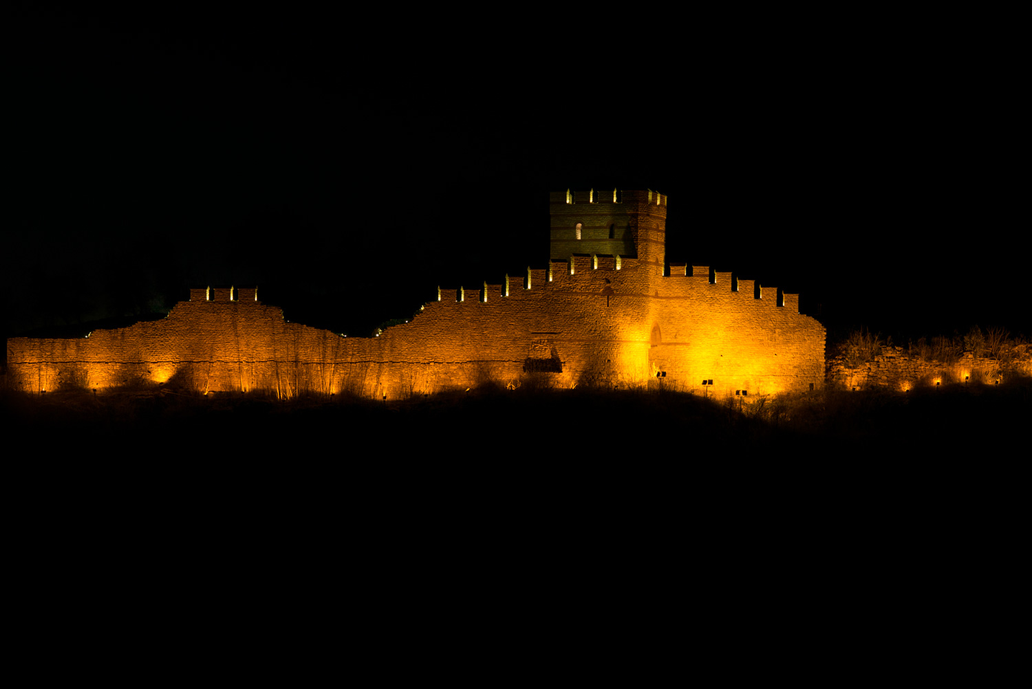 Tsarevets castle at night in Veliko Tarnovo